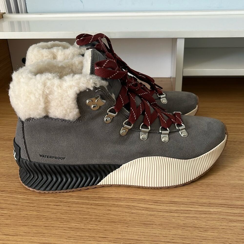 Sorel Gray and Red Ankle Boots - Picture 2 of 16